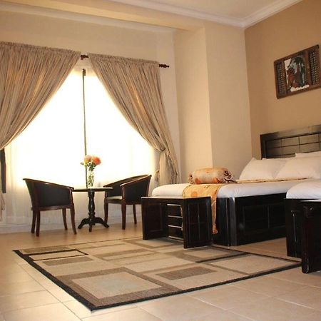 Palm Spring Resort Monrovia Luaran gambar