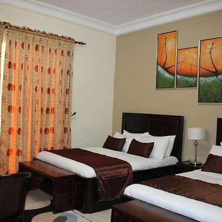 Palm Spring Resort Monrovia Luaran gambar