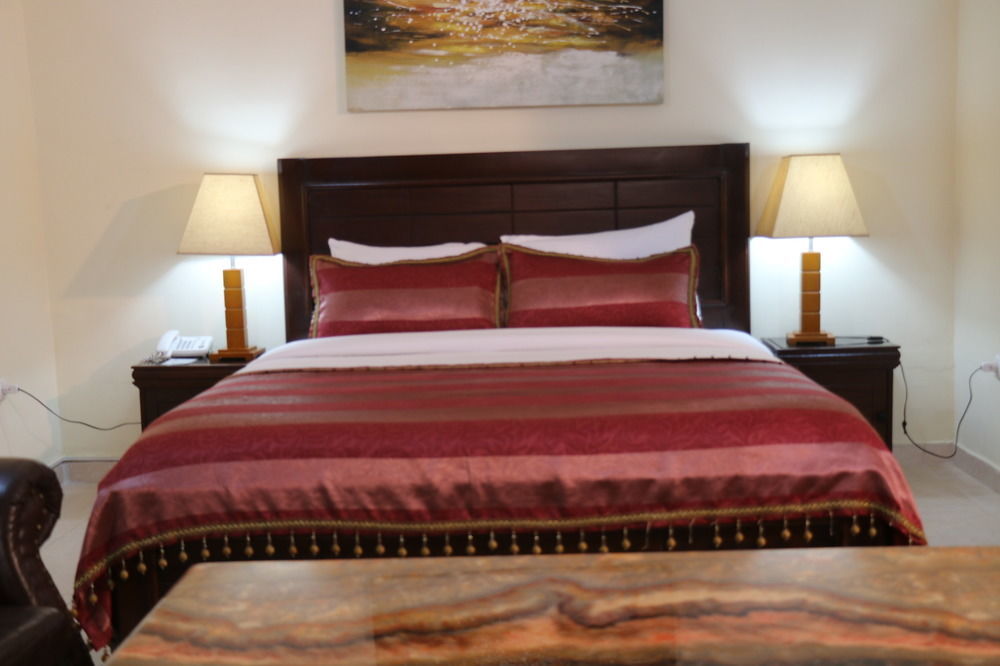 Palm Spring Resort Monrovia Luaran gambar