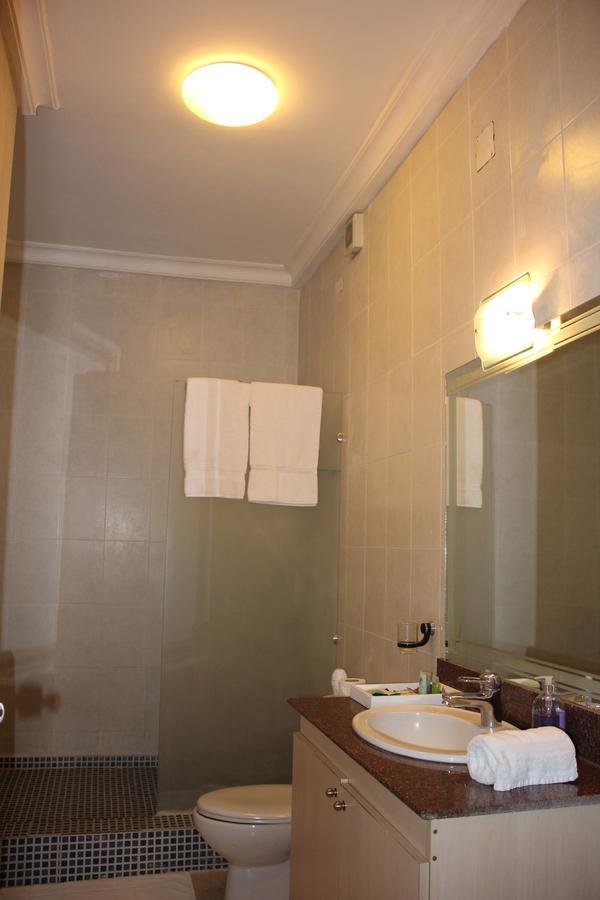 Palm Spring Resort Monrovia Luaran gambar