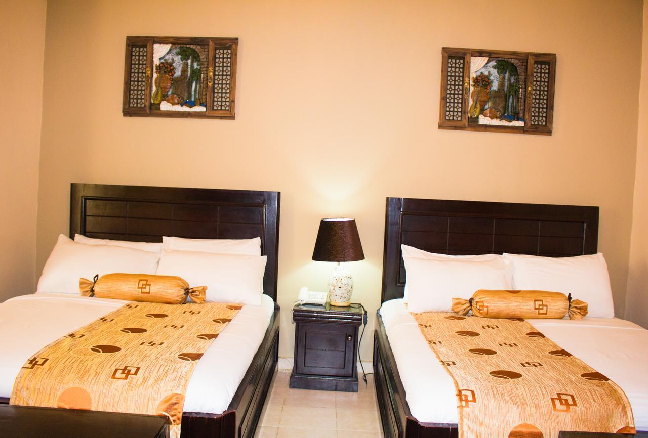 Palm Spring Resort Monrovia Luaran gambar