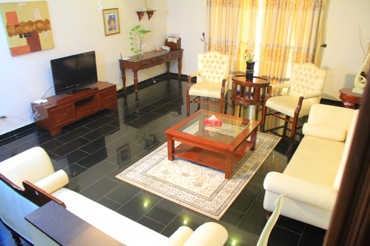 Palm Spring Resort Monrovia Luaran gambar
