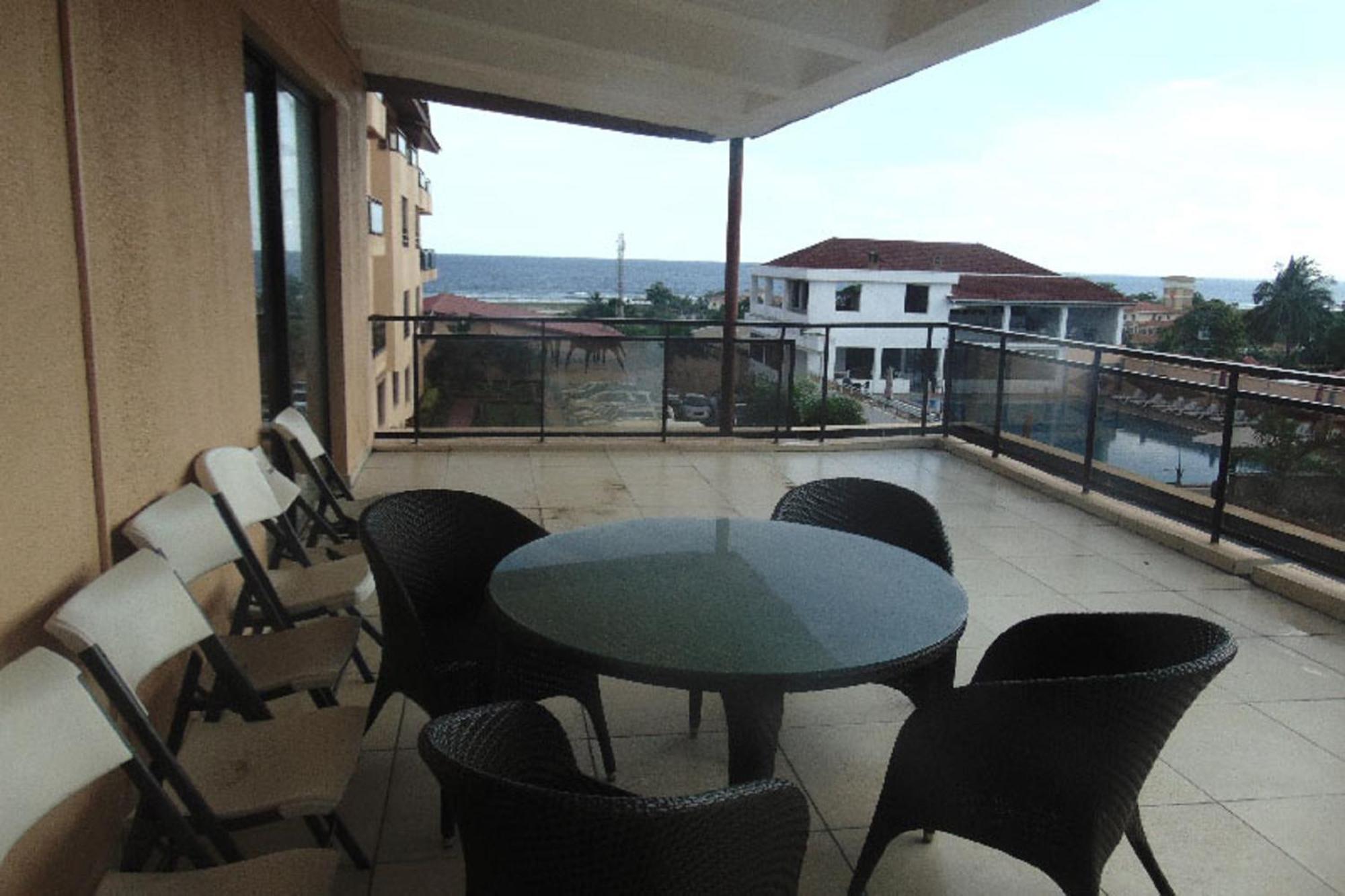 Palm Spring Resort Monrovia Luaran gambar