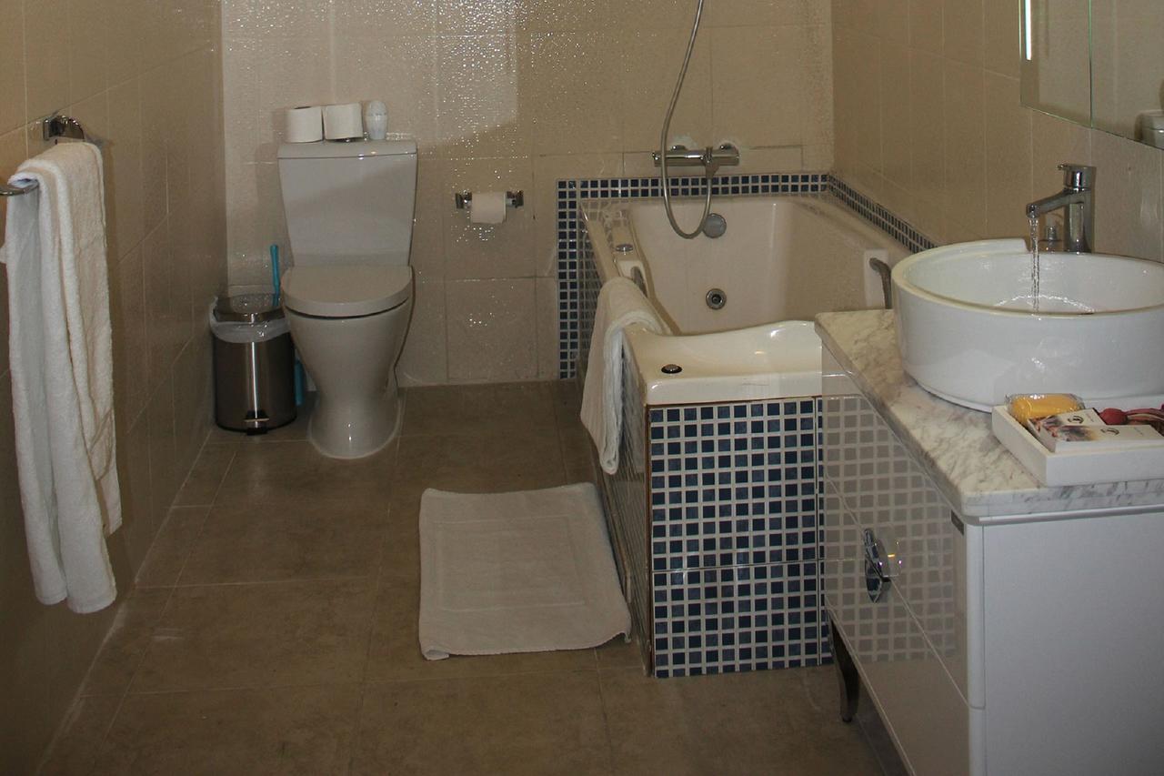 Palm Spring Resort Monrovia Luaran gambar
