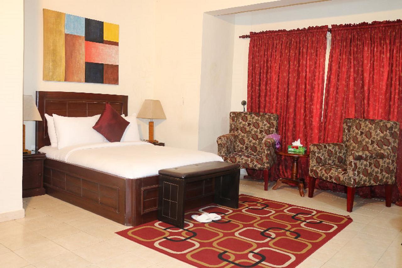 Palm Spring Resort Monrovia Luaran gambar