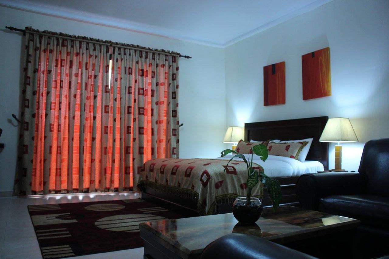 Palm Spring Resort Monrovia Luaran gambar