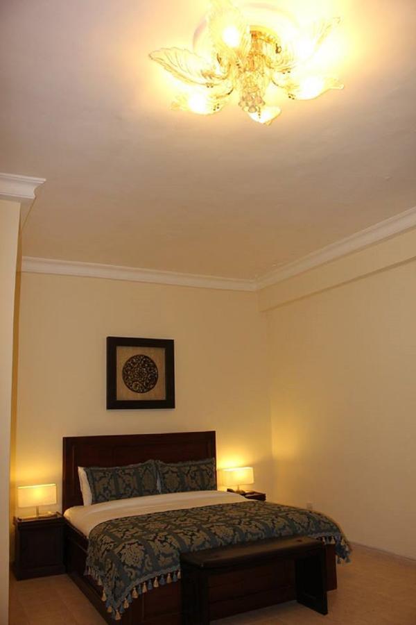 Palm Spring Resort Monrovia Luaran gambar