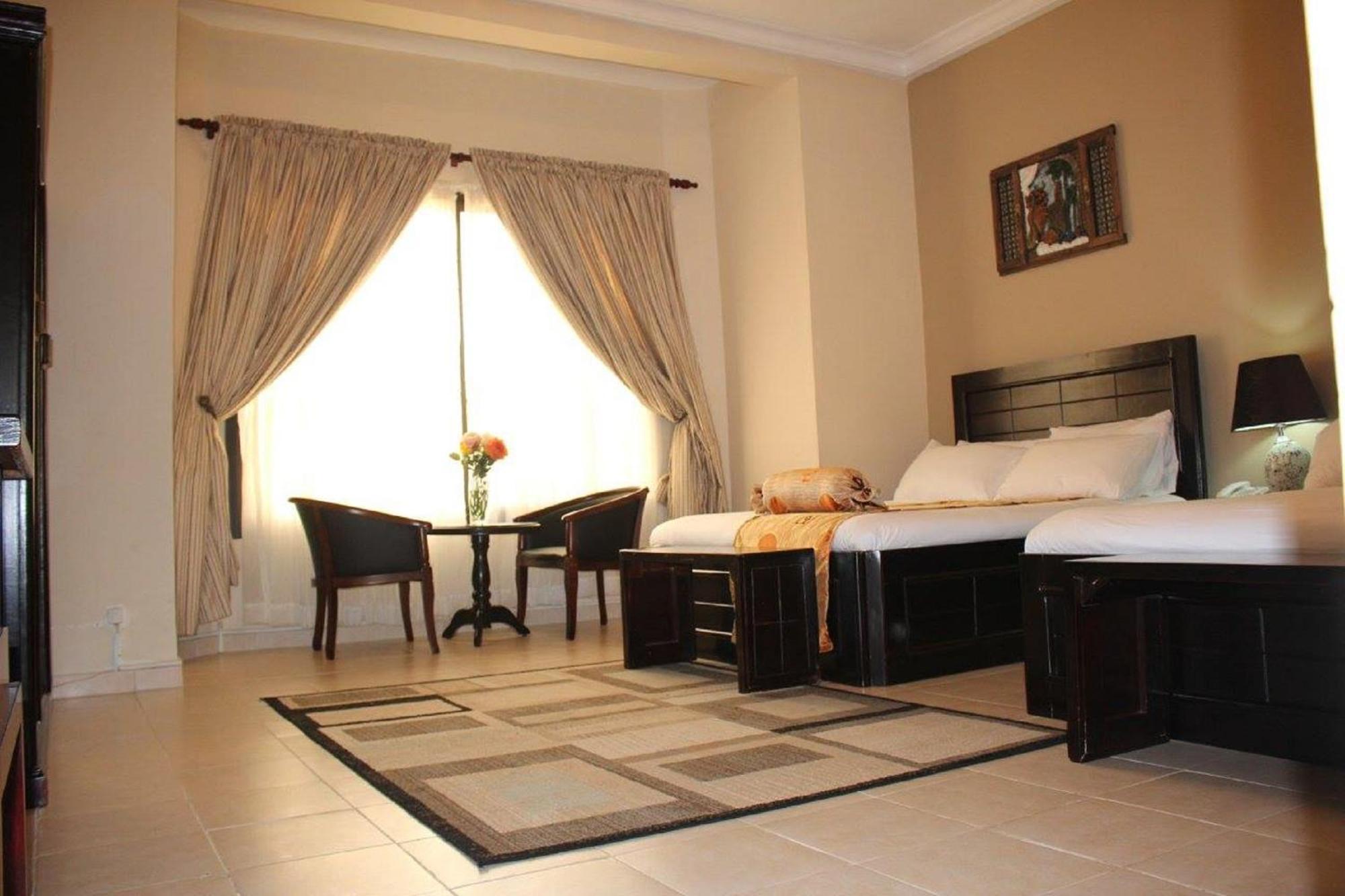 Palm Spring Resort Monrovia Luaran gambar